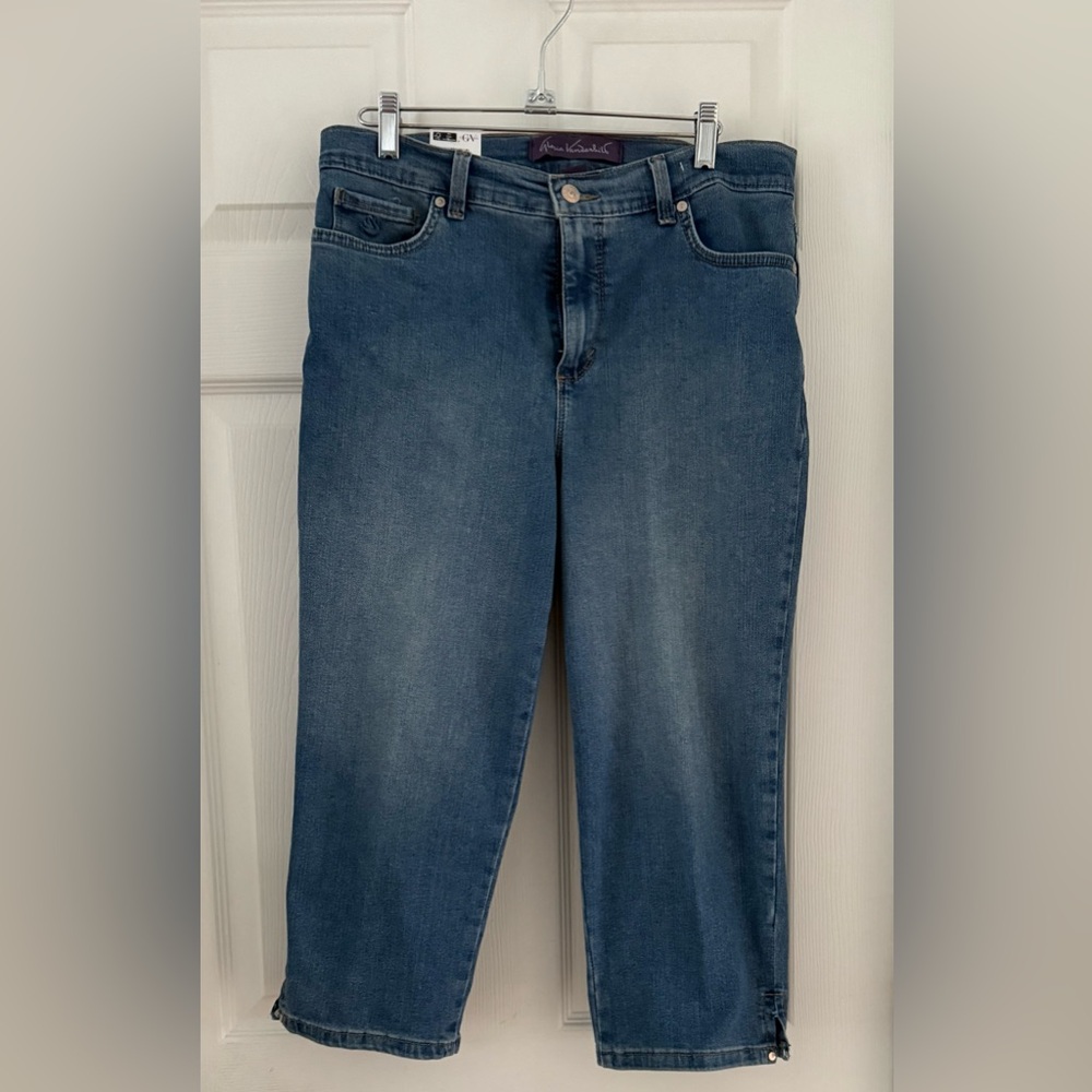 NWT Gloria Vanderbilt Capri Jeans!!